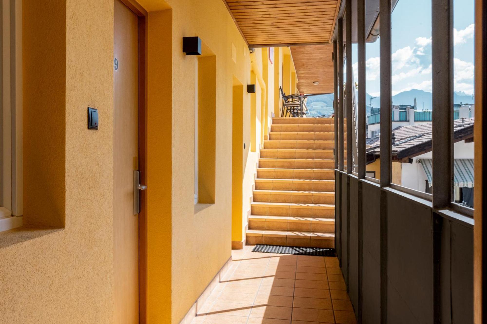 Feichter Hotel & Bistro Больцано Экстерьер фото